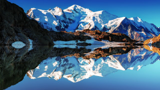 Mountain range lake reflection precisionism 2 - the water below free wallpaper