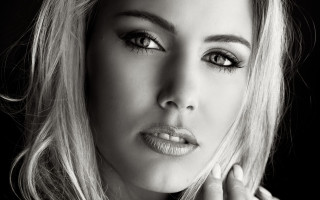 Aramenta blonde portrait blackbackground monochrome - photo free wallpaper