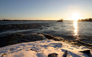 Lake sunset boat mountains city - anne rigney free wallpaper for desktop