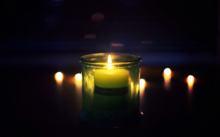 Candle glass jar dark room - free light wallpaper for desktop