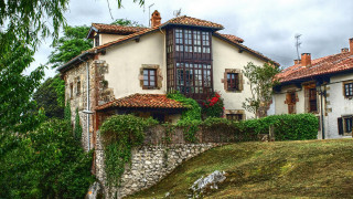 House stonewall redroof flowerpot architecture - a red roof free wallpaper