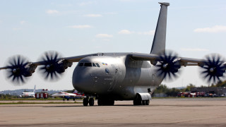 Large airplane runway propellers arabesque - the runway free wallpaper