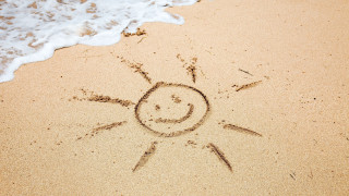 Sun beach waves footprints monochrome - sun free wallpaper for desktop