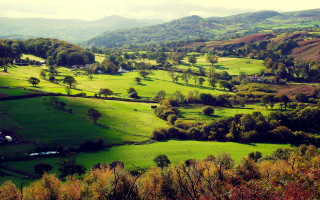 Green valley houses mountains clouds - a few house free wallpaper for desktop