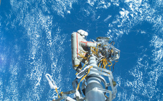 Ocean pipe space aurora astronaut - the ocean water free wallpaper