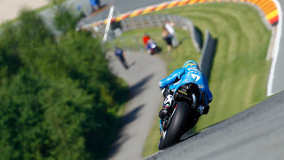 Motorcycle rider crowd forest road - david macaulay free wallpaper