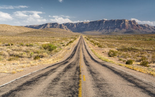 Mountain road clouds beach city - a yellow line free wallpaper
