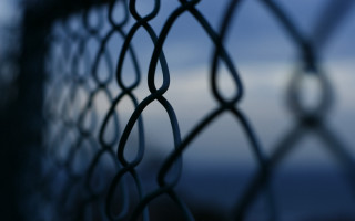 Fence blurry bokeh chromatic mesh - mesh wire free wallpaper