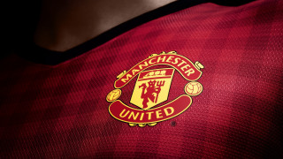 Manchester united man crest black - official free wallpaper