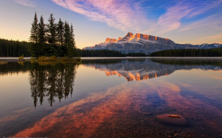 Mountain reflection lake sunset pink 7 - a few tree free wallpaper for desktop