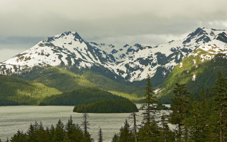 Mountain range lake trees snowy - a cloudy sky free wallpaper for desktop