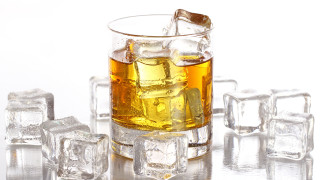 Glass ice tea cubes tabletop - a table top free wallpaper