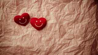 Red hearts faces naive art - a white stripe free wallpaper