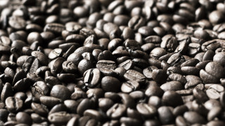 Coffee beans table photorealism blurry - top of a table free wallpaper