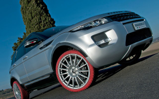 Silver range rover digital rendering - the side of the road free wallpaper