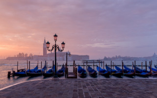 Gondolas pier sunset clocktower cityscape - a clock tower in the background free wallpaper