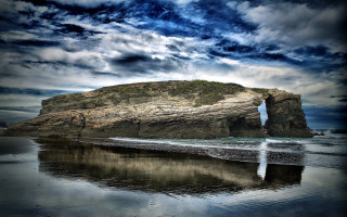 Bascove beach rock boat city - a large rock formation free wallpaper
