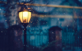Streetlamp rainy night house evgeny - a house in the background free wallpaper