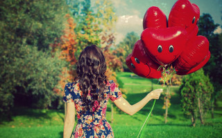 Girl red balloons love nature - a red heart free wallpaper