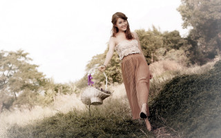 Woman field basket umbrella portrait - chen jiru free wallpaper