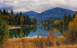 Lake mountains trees autumn clouds - tree and mountains free wallpaper for desktop