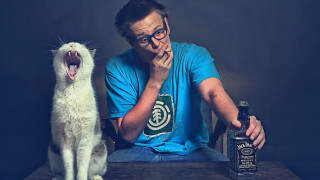 Man cat bottle open mouth - a man sitting free wallpaper