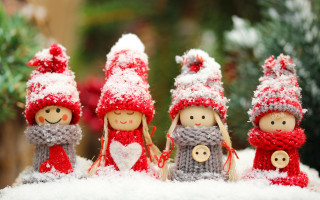 Knitted gnomes snow christmas tree - ground next free wallpaper