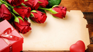 Red heart roses table paper - a red box free wallpaper