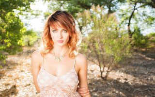 Woman dress forest autumn bushes - the background and bushes free wallpaper for desktop