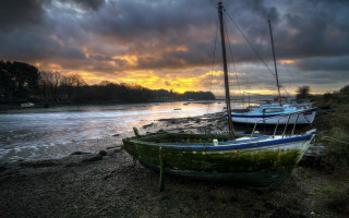 Boats beach river sunset matte - a couple of boats free wallpaper