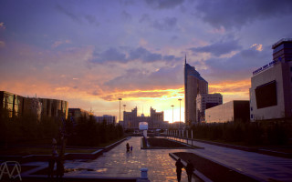 City fountain people sunset dusk - a city free wallpaper for desktop