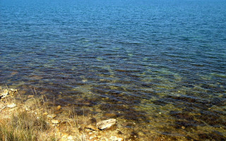 Lake shore rocks grass hill - rock and grass free wallpaper for desktop