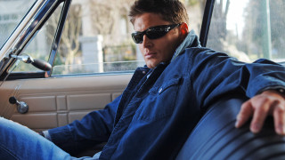 Man sitting car sunglasses blue - dean roger free wallpaper