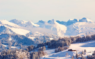 Snowy mountain cabin trees sky - a snowy mountain range free wallpaper