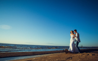Bride groom beach ocean sky - the beach together free wallpaper