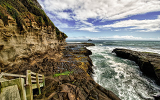 Rocky cliff wooden gate ocean - a rocky cliff free wallpaper