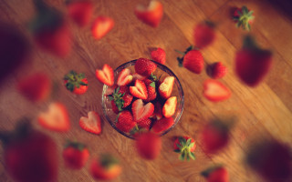 Strawberries wooden table scattered leaves - free hearts wallpaper