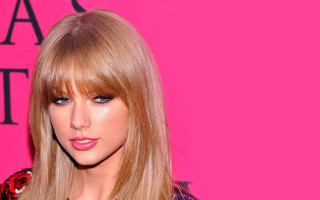 Blonde woman black dress pink - a pink wall free wallpaper