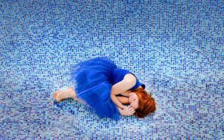 Blue dress floor art photography - her knee free wallpaper