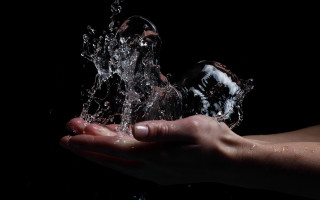 Person water glass splash ambient - a glass of water free wallpaper for desktop