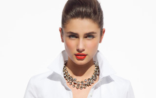 Woman white shirt necklace red - a white shirt and a necklace free wallpaper