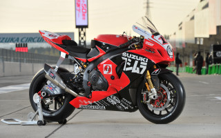 Red motorcycle road building suzuki - a sign free wallpaper