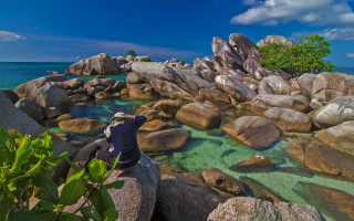 Ocean rocks trees sumatraism puzzle - a rock near the ocean free wallpaper