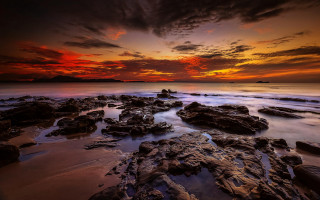Sunset rocky beach red sky - a red sky above free wallpaper