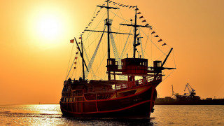 Large boat sunset ocean cloud - a large boat free wallpaper