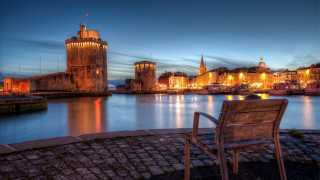 Night watercastle bridge pagoda skyline - a castle in the background free wallpaper