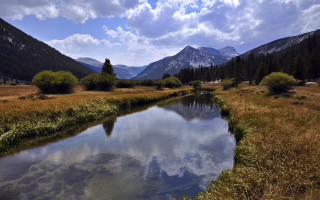 River valley mountains clouds nature - a lush green valley under a cloudy sky free wallpaper