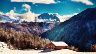 Cabin snowy mountain range blue - a mountain range in the background free wallpaper