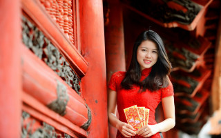 Red dress woman card smiling - a card free wallpaper