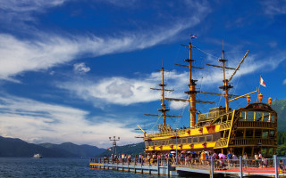 Yellow boat pier boatscape cityscape - naive free wallpaper
